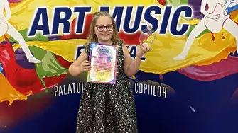 8-годишната русенка Анастасия Маркова с отличиe от международен музикален конкурс в Букурещ